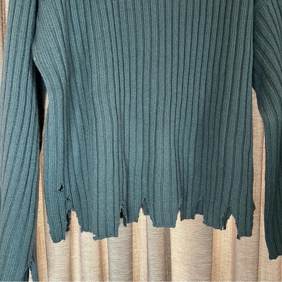 Moon River Blue Distressed Ribbed Turtleneck Sweater Size Medium Wool Blend - Picture 3 of 15